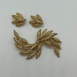 Vintage Sarah Coventry Brooch & Clip-On Earrings Set  Gold-Tone Wind Flower